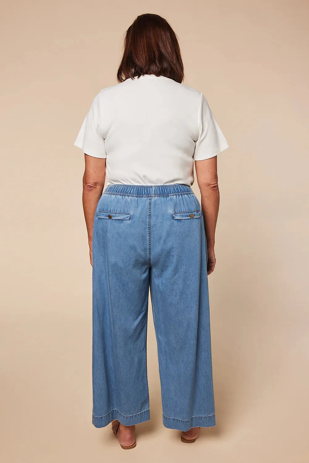 Breezy Chambray 3/4 Pant (Light Wash)