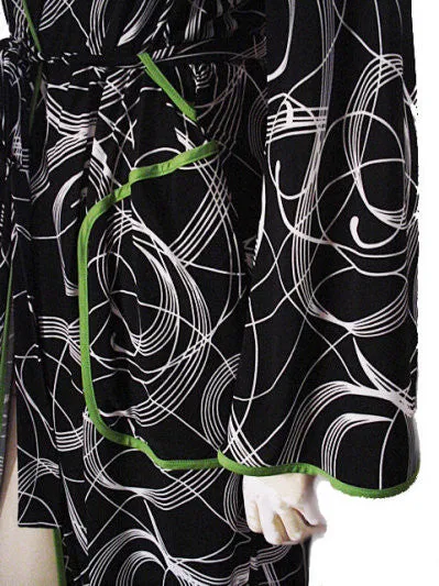 NEW - DIAMOND TEA SPRING & SUMMER SPANDEX WRAP-STYLE ROBE IN BLACK & WHITE SWIRL DESIGN WITH LUCITE GREEN TRIM